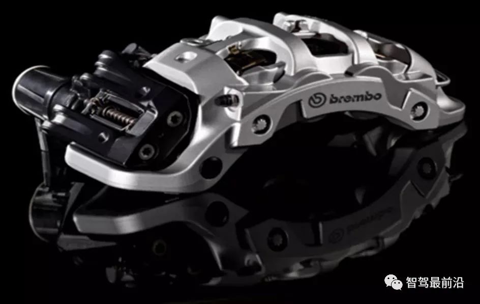 时任斯泰兰蒂斯（Stellantis）CEO的唐唯实还在描绘“全面电动化”的雄心；三年后