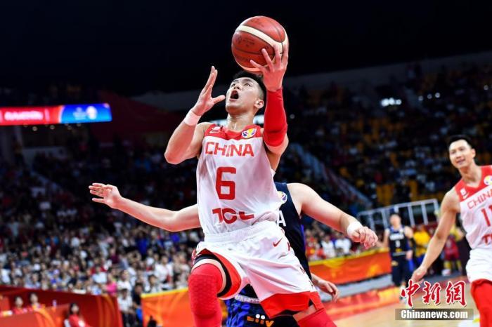 中国男篮18人集训名单公布 周琦入选郭艾伦落选