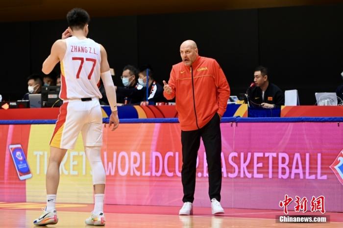 中国男篮18人集训名单公布 周琦入选郭艾伦落选