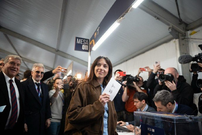 丰特批评拉波尔塔合影行为 强调巴萨团结