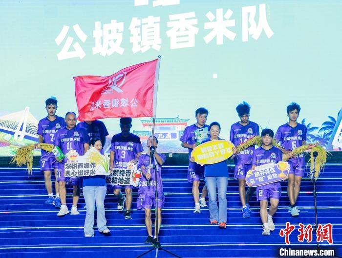 海南乡镇排球联赛开幕 32支队伍角逐68场对决