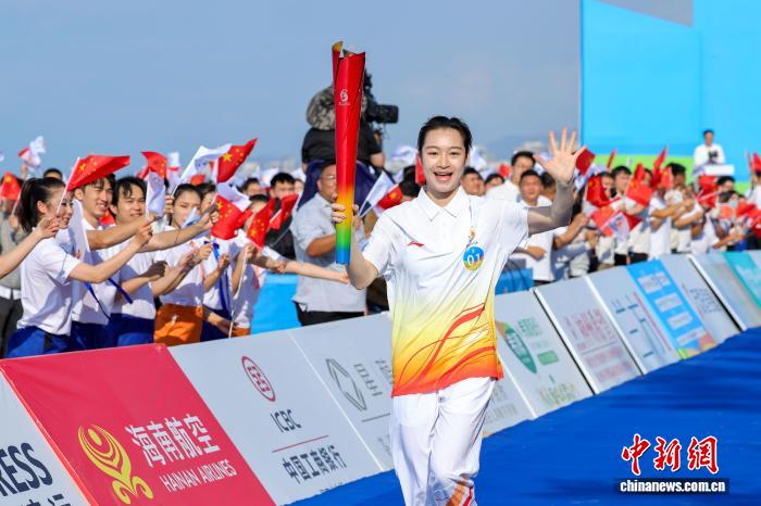 三亚亚沙会火炬传递点燃滨海热情