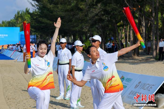 三亚亚沙会火炬传递点燃滨海热情