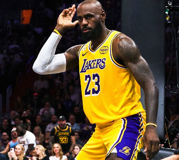 詹姆斯三双助湖人八连胜