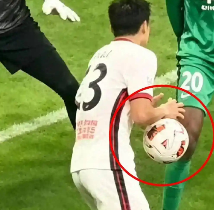 廖力生手球进球引争议 魏翊东怒斥裁判判罚