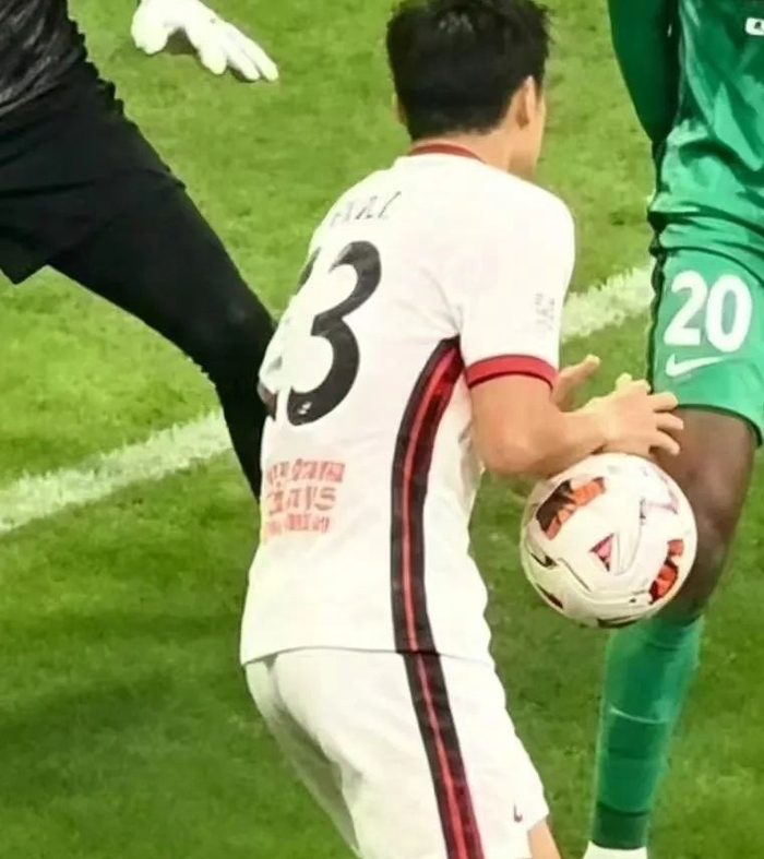 廖力生手球进球引争议 魏翊东怒斥裁判判罚